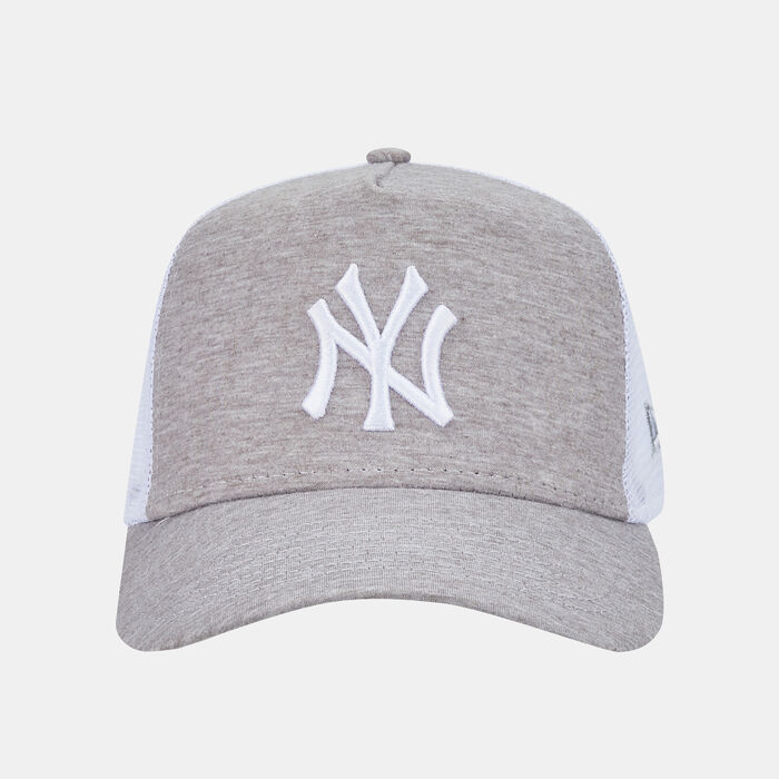 New Era Men's New York Yankees Jersey Essential Trucker Cap Grey New Era Men's New York Yankees Jersey Essential Trucker Cap Grey image number 0